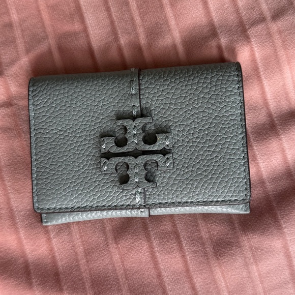 Tory Burch McGraw Leather Flap Card Case In Blue Celadon Small Leather Wallet - Picture 2 of 10